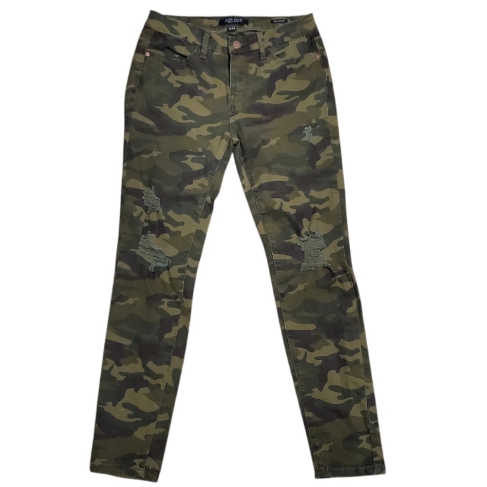 Judy Blue Women's Camo Skinny Fit Distressed Jeans 9/29